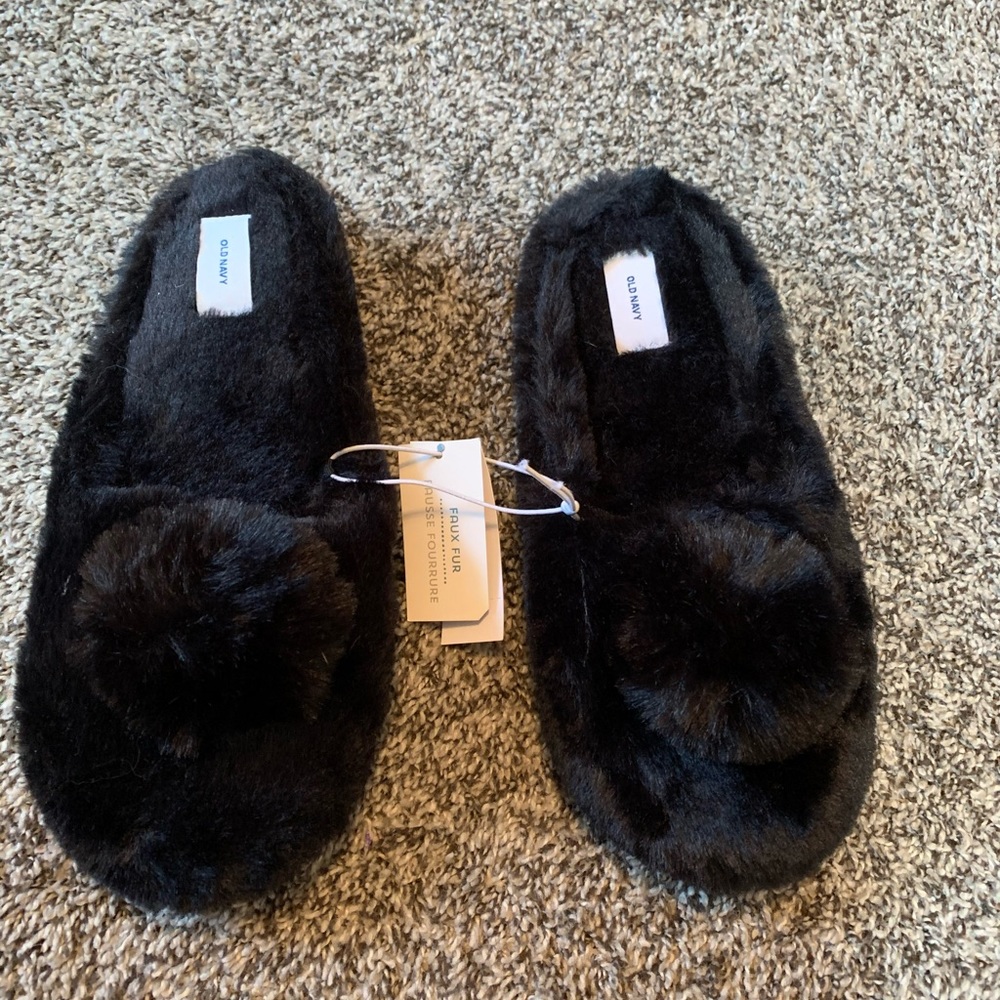 NWT Black Faux Fur Slippers